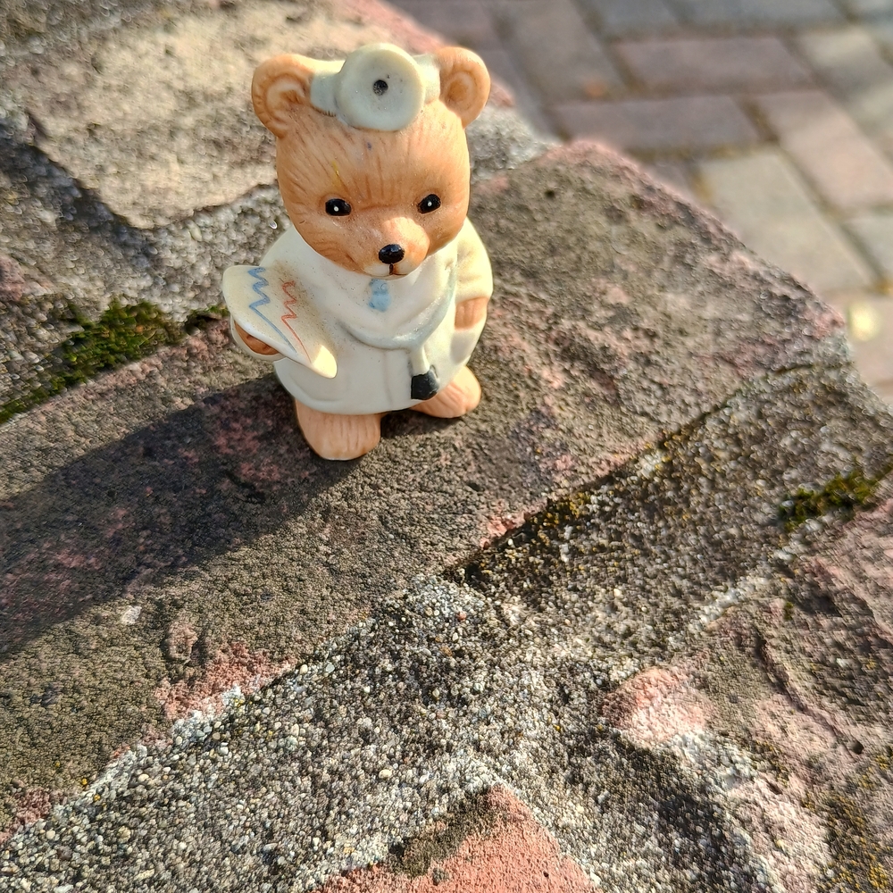 VTG 80s Homco ceramic Doctor occupational teddy bear, small size, miniature